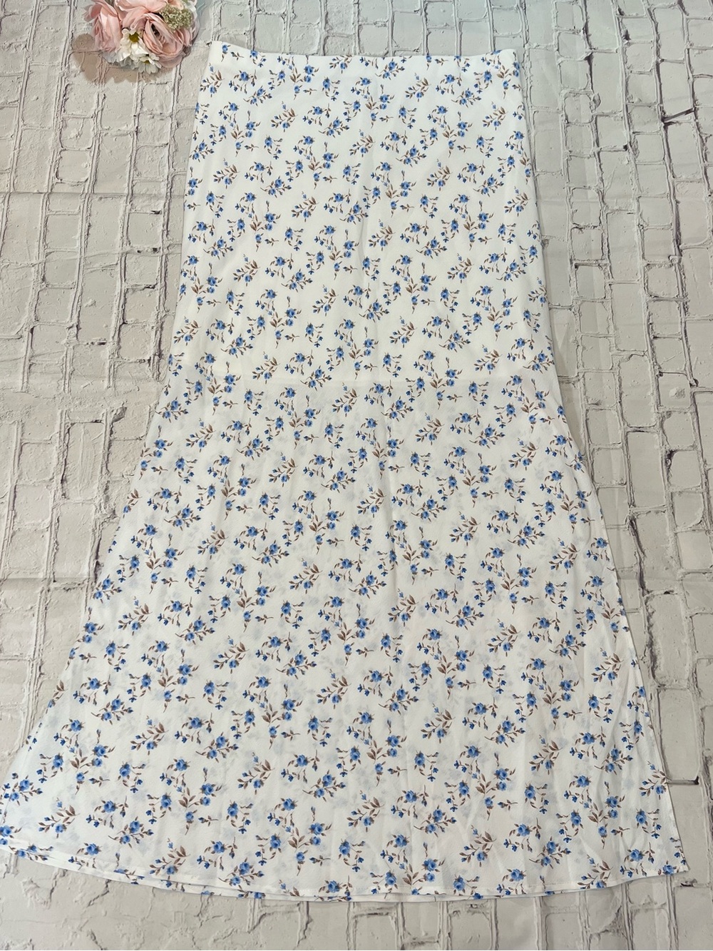 Arula White & Blue Floral Maxi Skirt